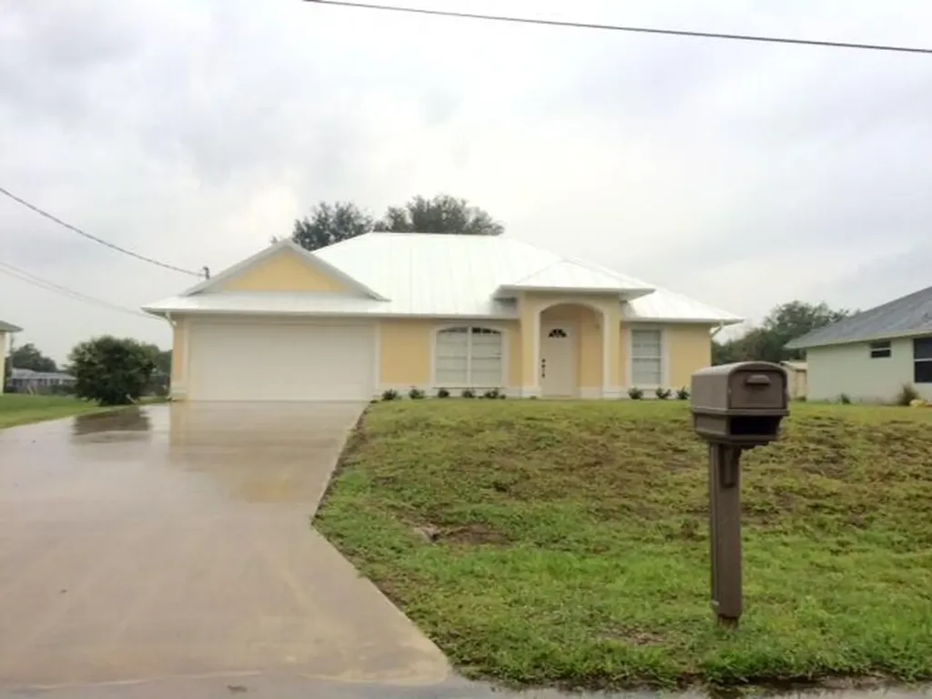 3832 SW Hale Street Port St Lucie FL 34953