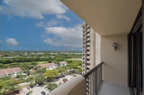 2450 Presidential Way West Palm Beach FL 33401