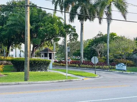 118 Royal Park Drive Oakland Park FL 33309