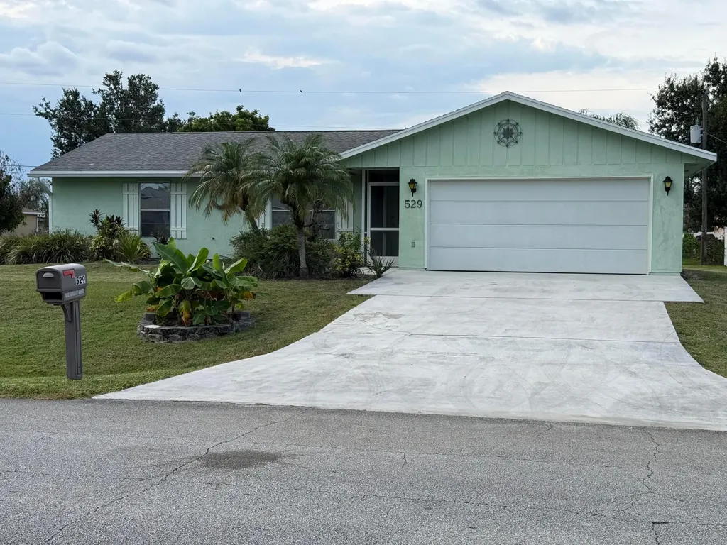 529 SW Violet Avenue Port St Lucie FL 34983
