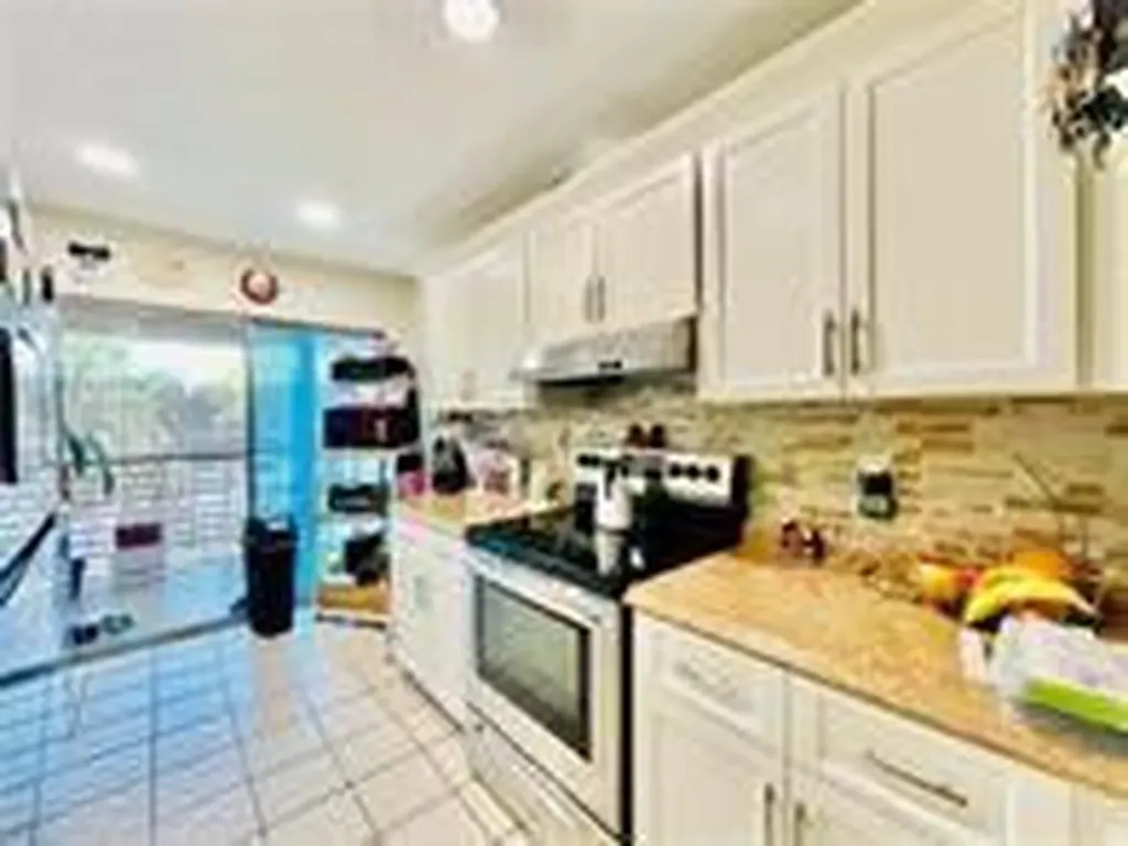 2800 Riverside Drive Coral Springs FL 33065