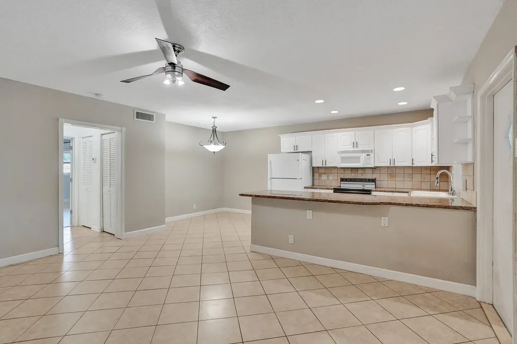 2734 NE 27th Court Lighthouse Point FL 33064