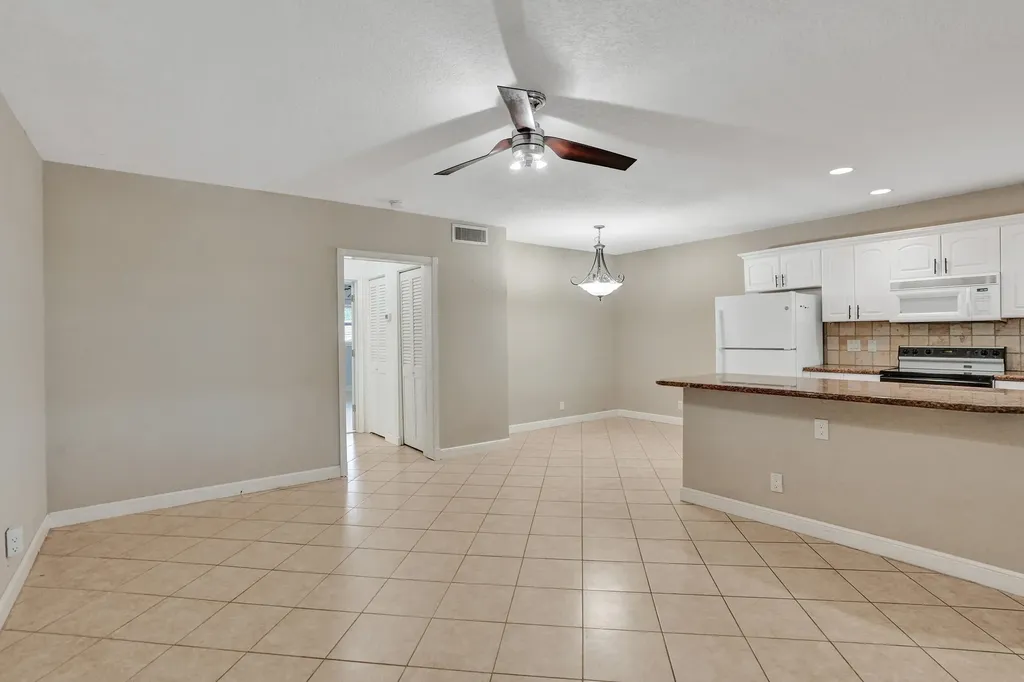 2734 NE 27th Court Lighthouse Point FL 33064