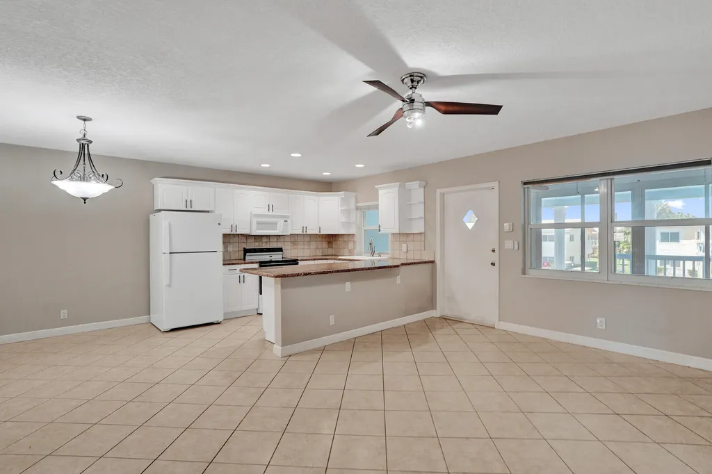 2734 NE 27th Court Lighthouse Point FL 33064