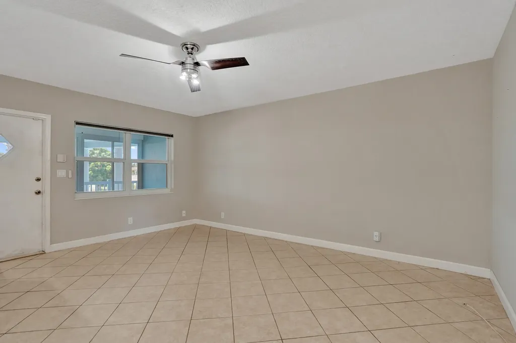 2734 NE 27th Court Lighthouse Point FL 33064