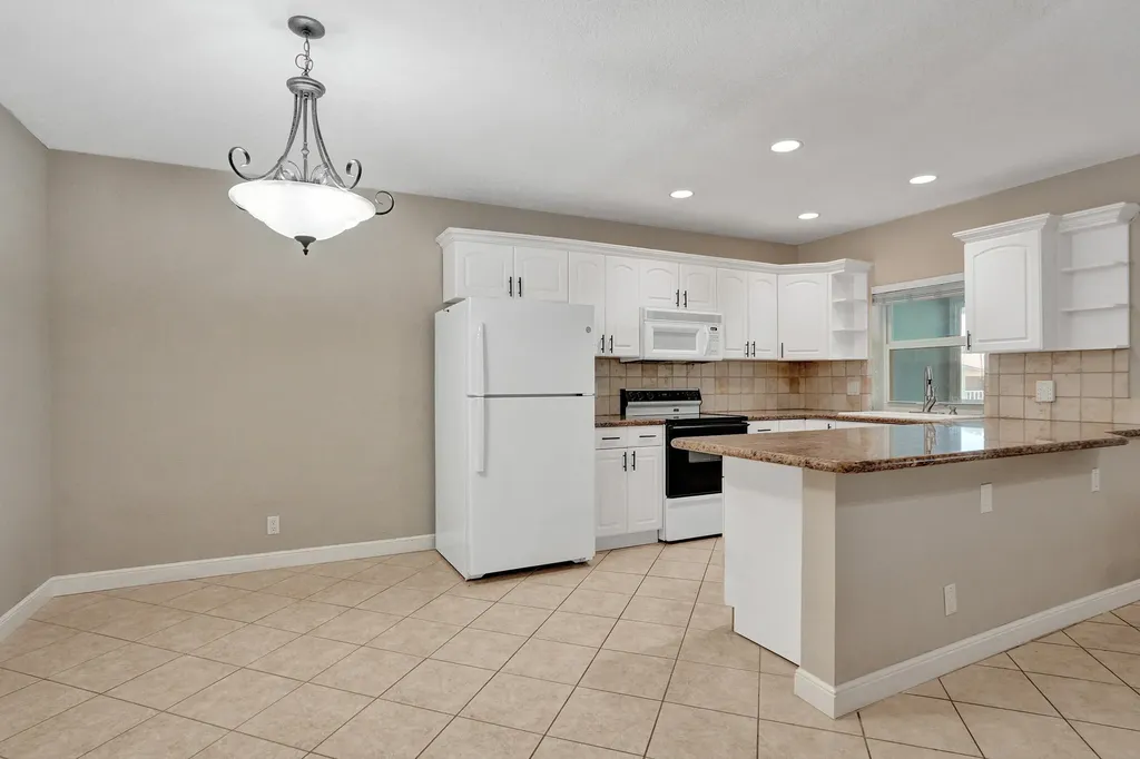2734 NE 27th Court Lighthouse Point FL 33064