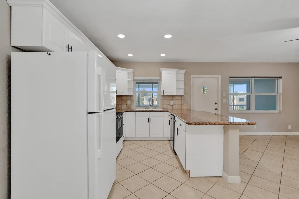 2734 NE 27th Court Lighthouse Point FL 33064