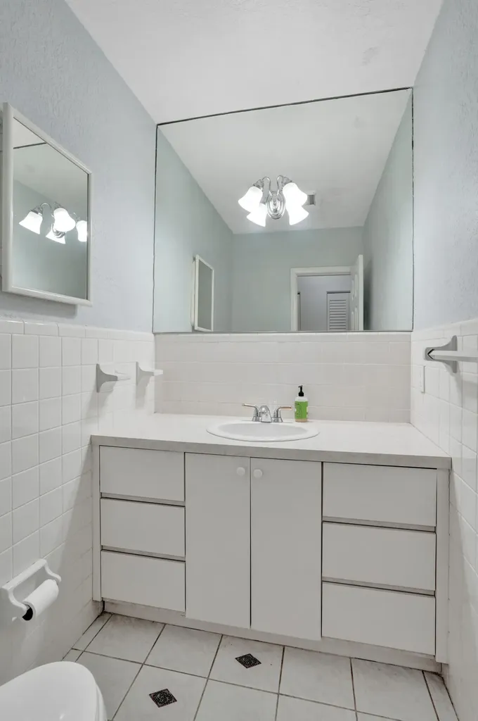 2734 NE 27th Court Lighthouse Point FL 33064
