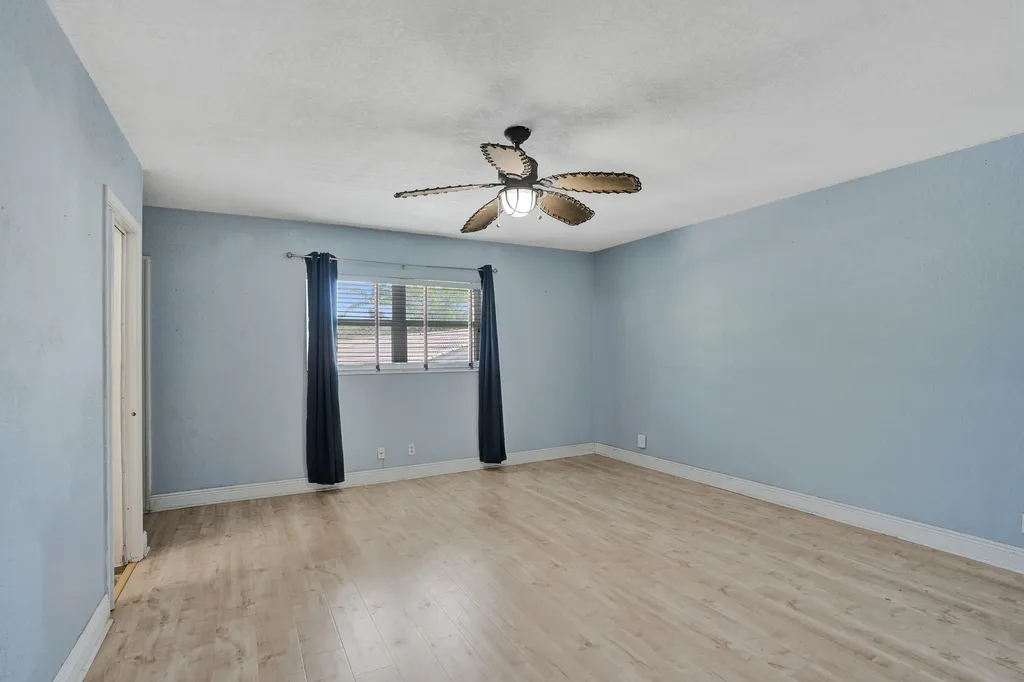 2734 NE 27th Court Lighthouse Point FL 33064