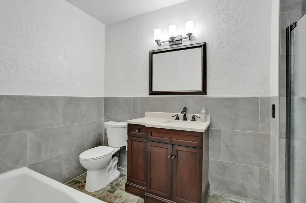 2734 NE 27th Court Lighthouse Point FL 33064