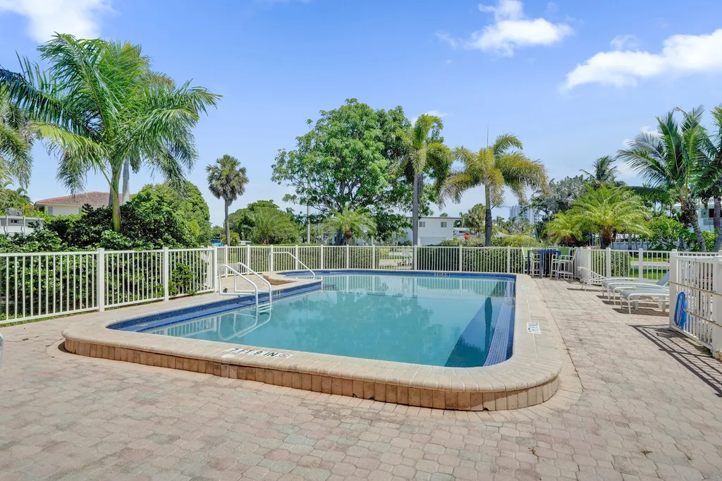2734 NE 27th Court Lighthouse Point FL 33064