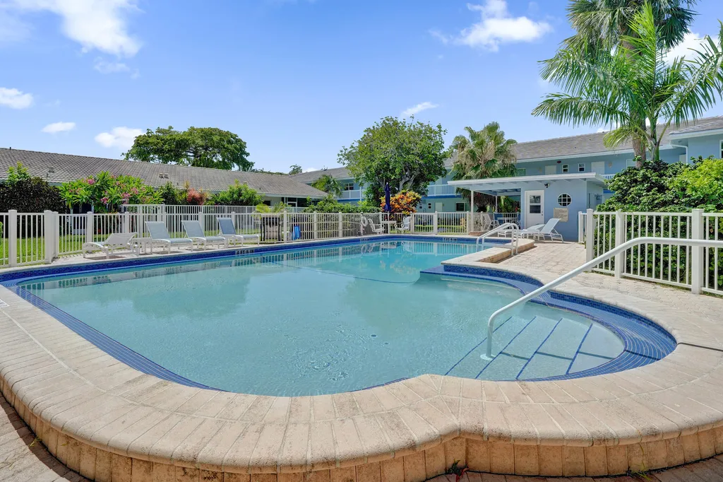 2734 NE 27th Court Lighthouse Point FL 33064
