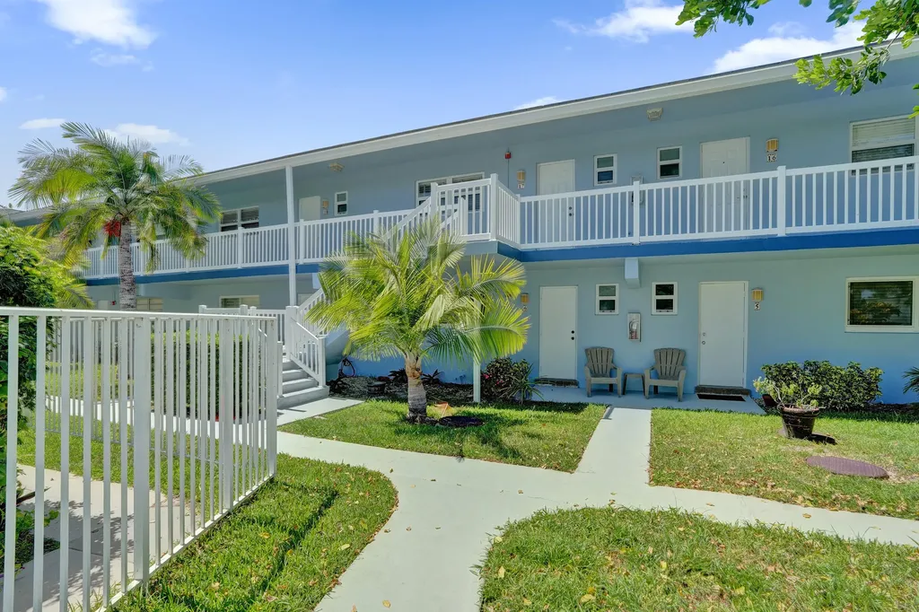 2734 NE 27th Court Lighthouse Point FL 33064