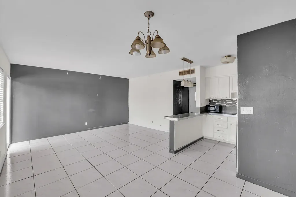 4050 NE 12th Terrace Oakland Park FL 33334