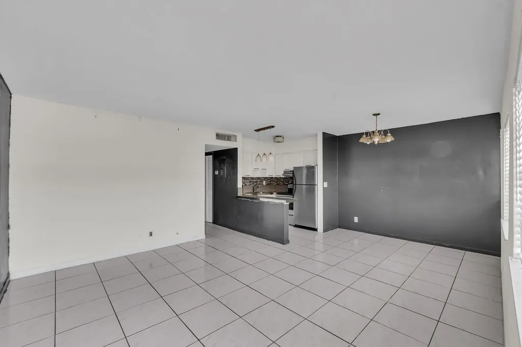 4050 NE 12th Terrace Oakland Park FL 33334
