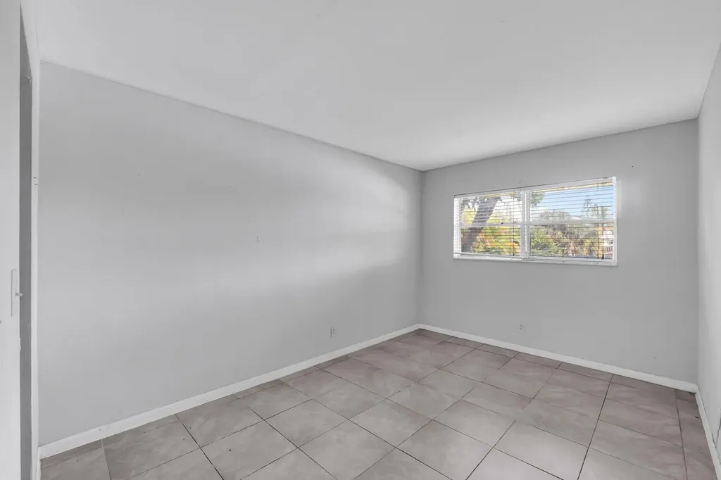 4050 NE 12th Terrace Oakland Park FL 33334