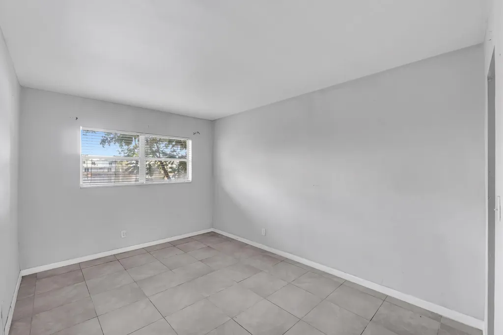4050 NE 12th Terrace Oakland Park FL 33334
