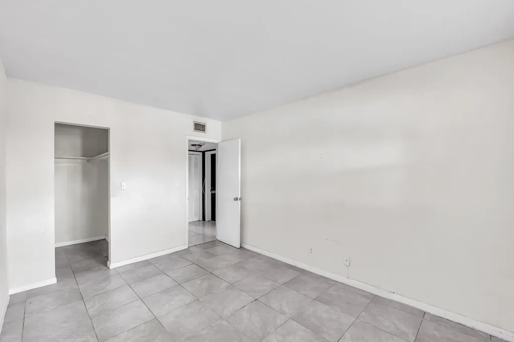 4050 NE 12th Terrace Oakland Park FL 33334