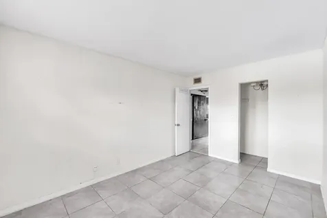 4050 NE 12th Terrace Oakland Park FL 33334