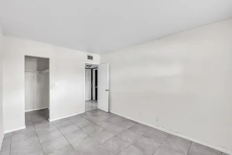 4050 NE 12th Terrace Oakland Park FL 33334