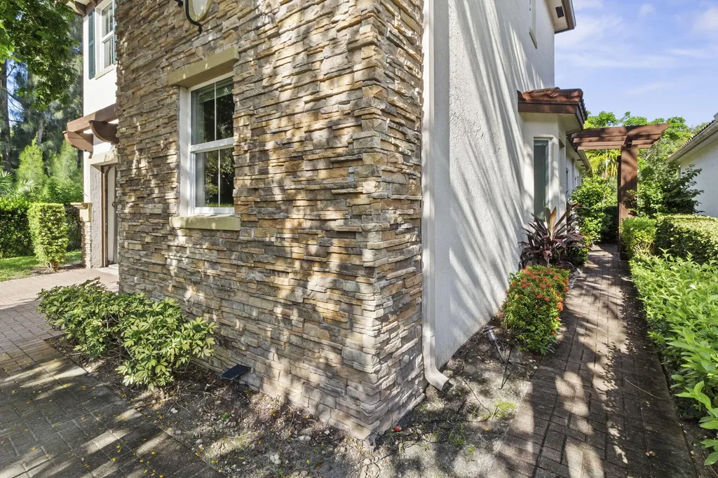5319 Falcon Trail Davie FL 33314