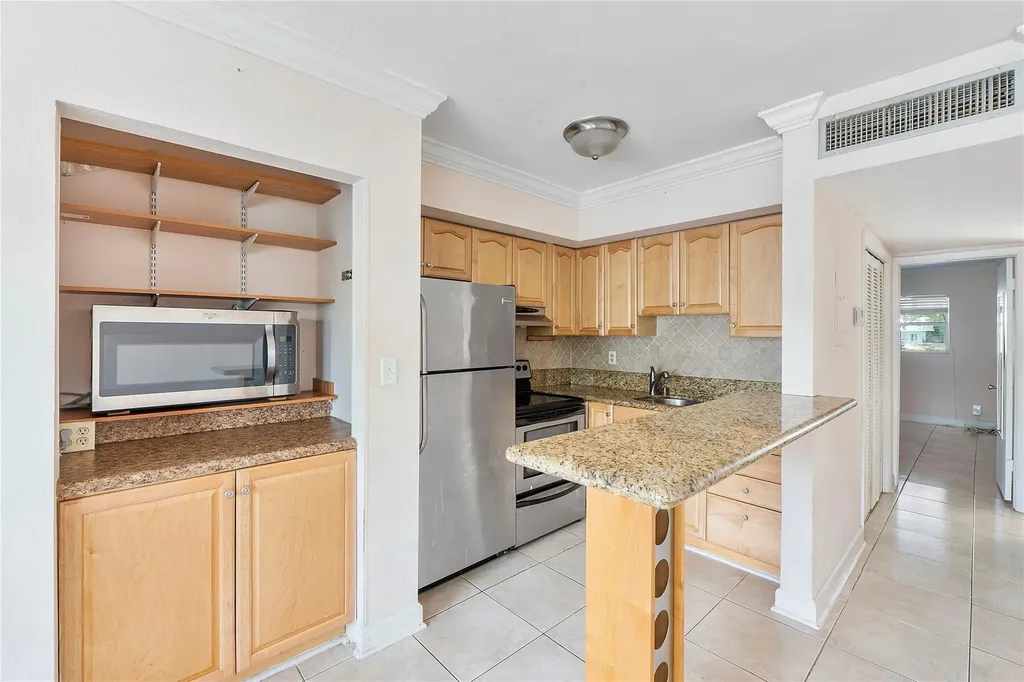 4050 NE 12th Terrace Oakland Park FL 33334