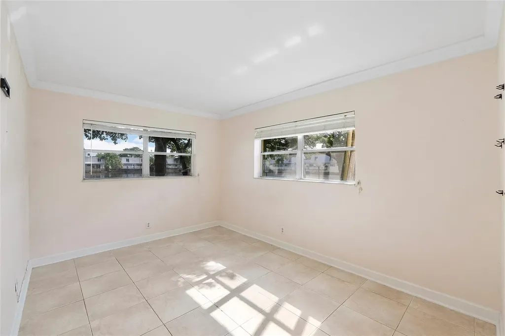 4050 NE 12th Terrace Oakland Park FL 33334