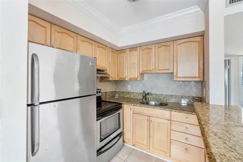 4050 NE 12th Terrace Oakland Park FL 33334