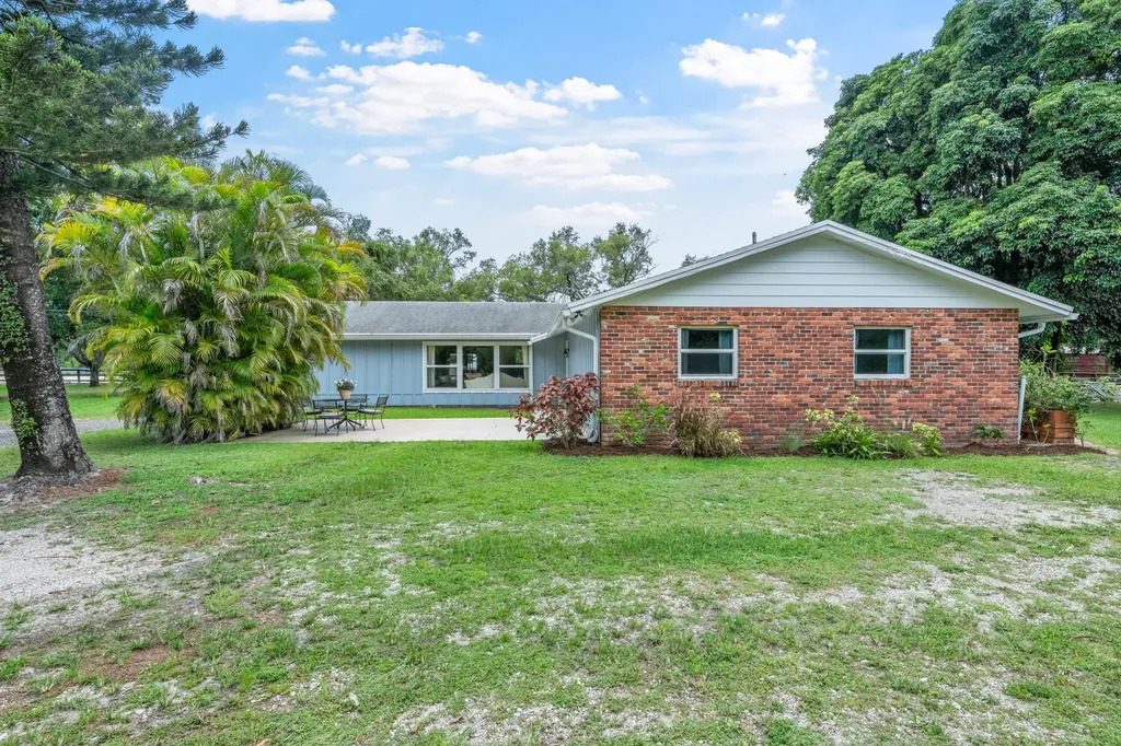 14536 North Road Loxahatchee Groves FL 33470