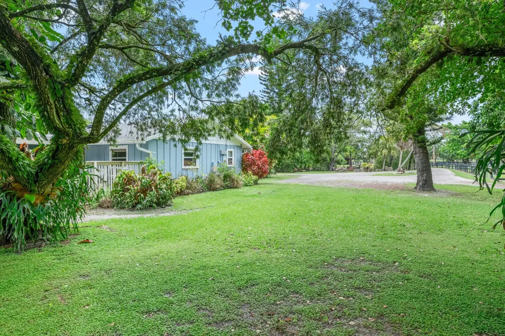 14536 North Road Loxahatchee Groves FL 33470