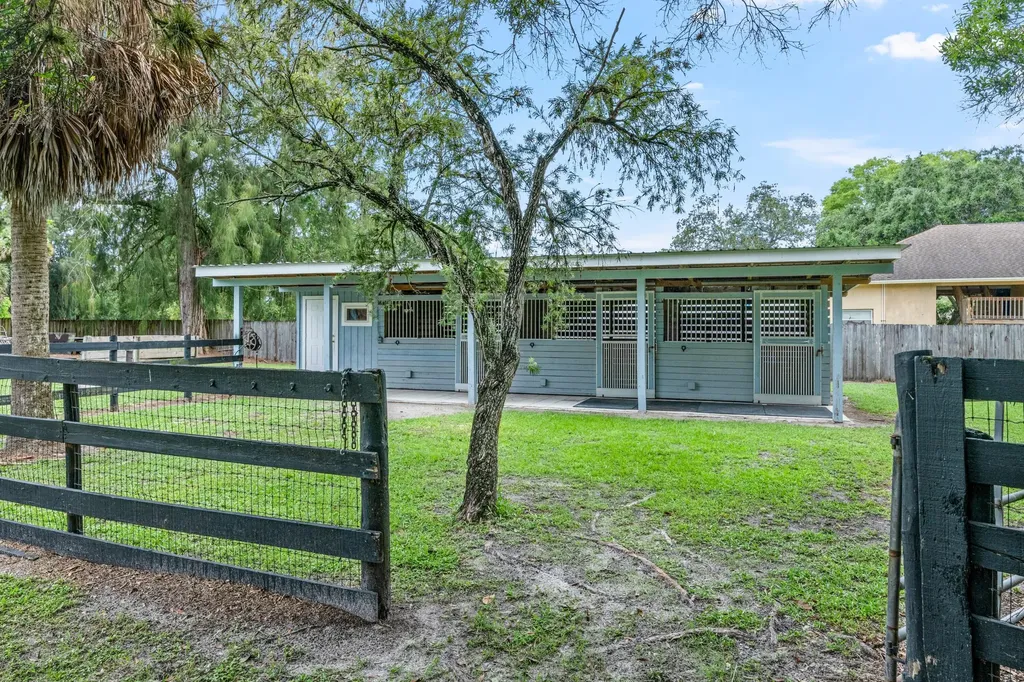 14536 North Road Loxahatchee Groves FL 33470