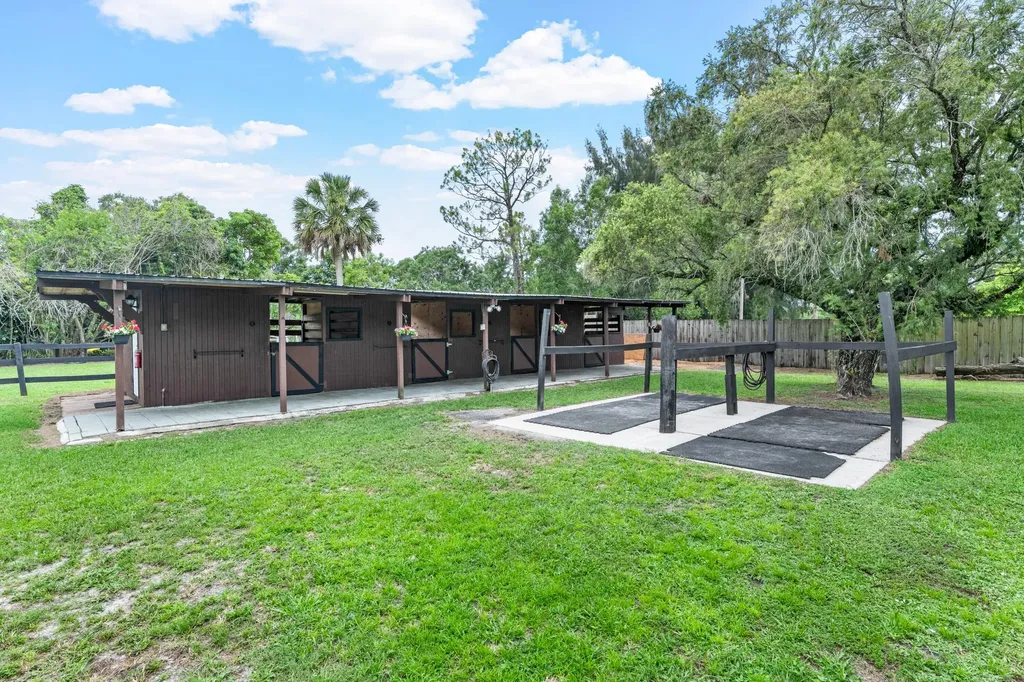 14536 North Road Loxahatchee Groves FL 33470