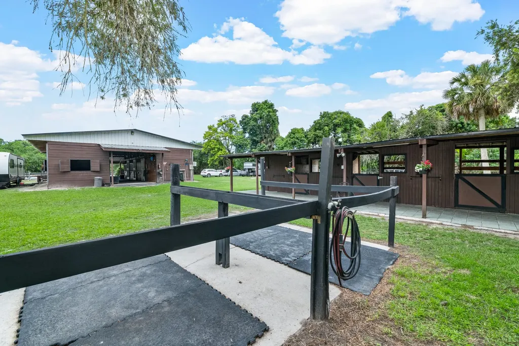 14536 North Road Loxahatchee Groves FL 33470