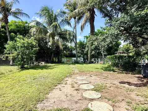 6885 SW 16th Court North Lauderdale FL 33068