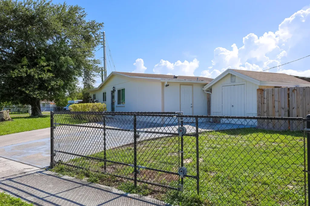 5763 Purdy Lane West Palm Beach FL 33415