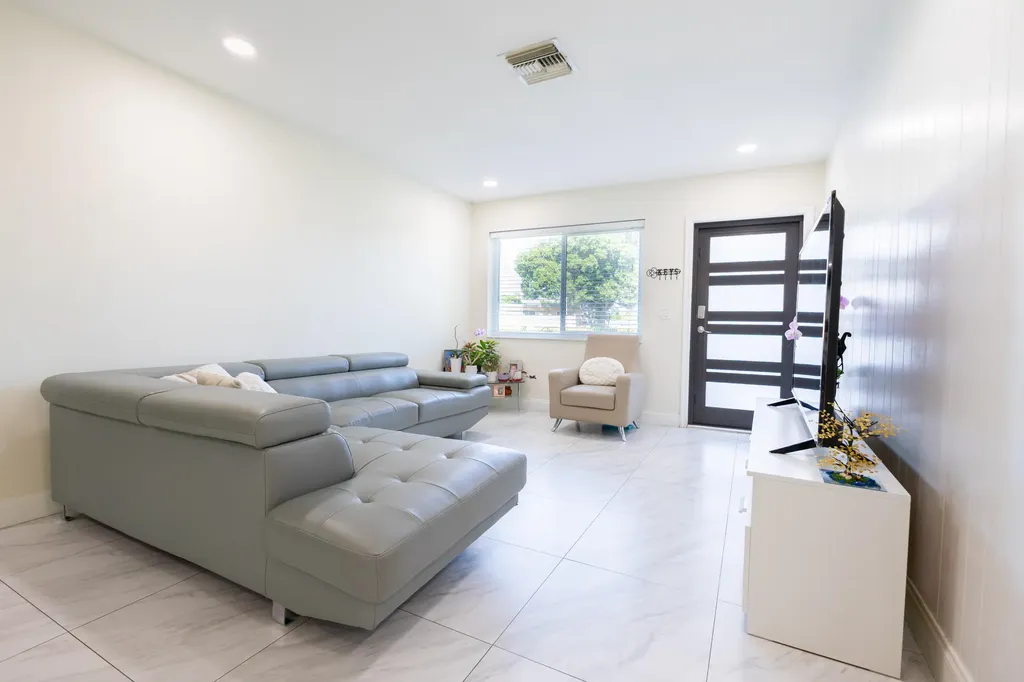 5763 Purdy Lane West Palm Beach FL 33415