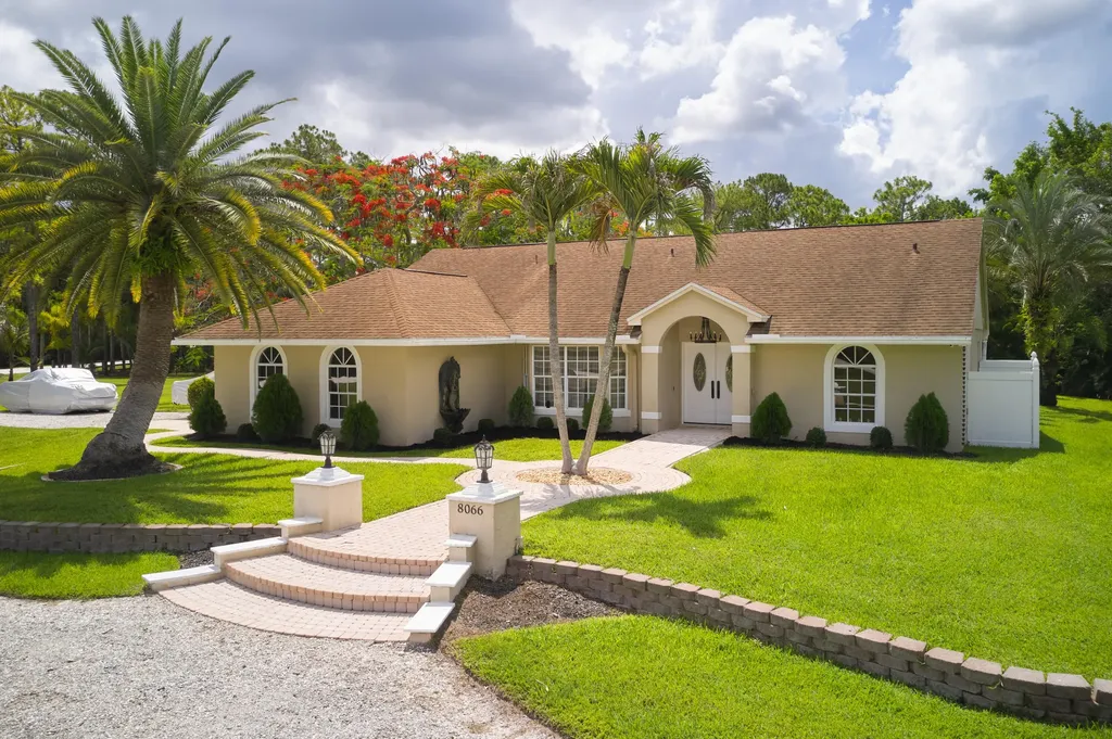 8066 Grapeview Boulevard Loxahatchee FL 33470