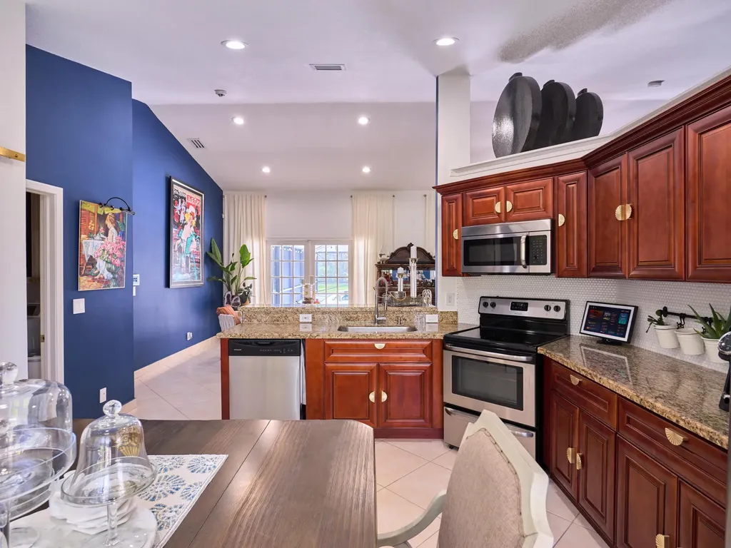 8066 Grapeview Boulevard Loxahatchee FL 33470