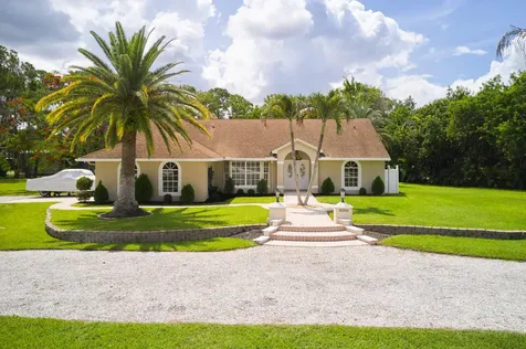 8066 Grapeview Boulevard Loxahatchee FL 33470