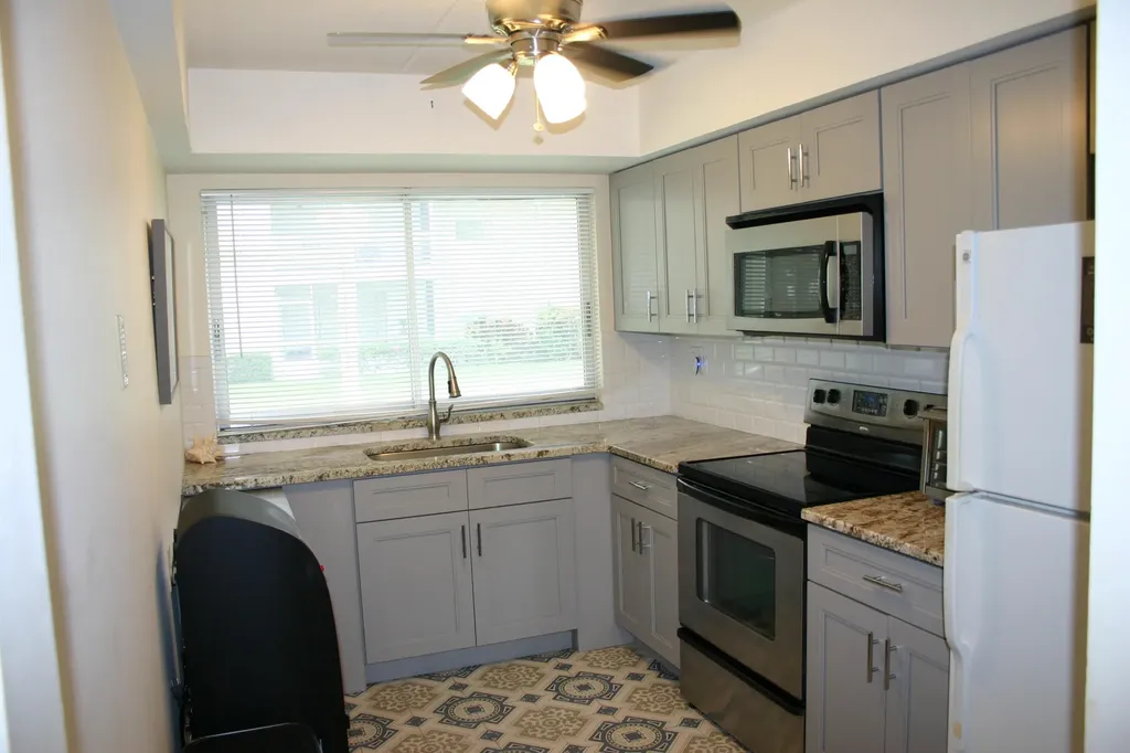 5570 Tamberlane Circle Palm Beach Gardens FL 33418