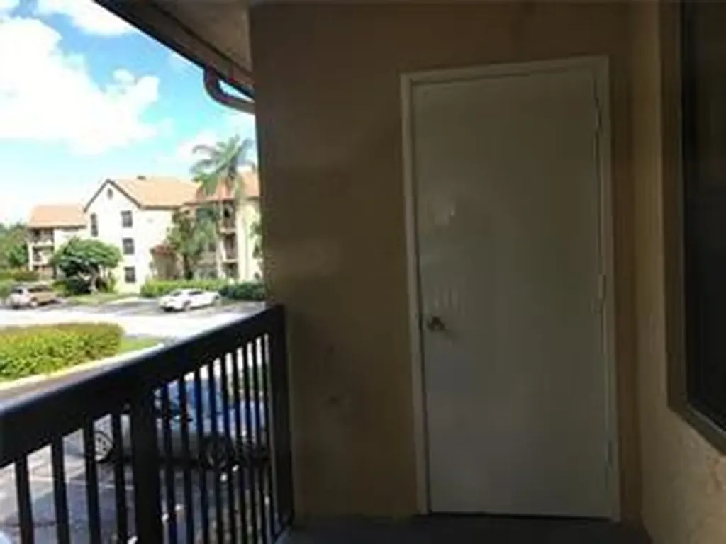4421 W Mcnab Road Pompano Beach FL 33069