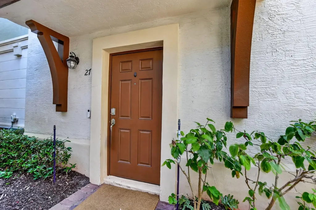 27 NW Hawthorne Place Boca Raton FL 33432