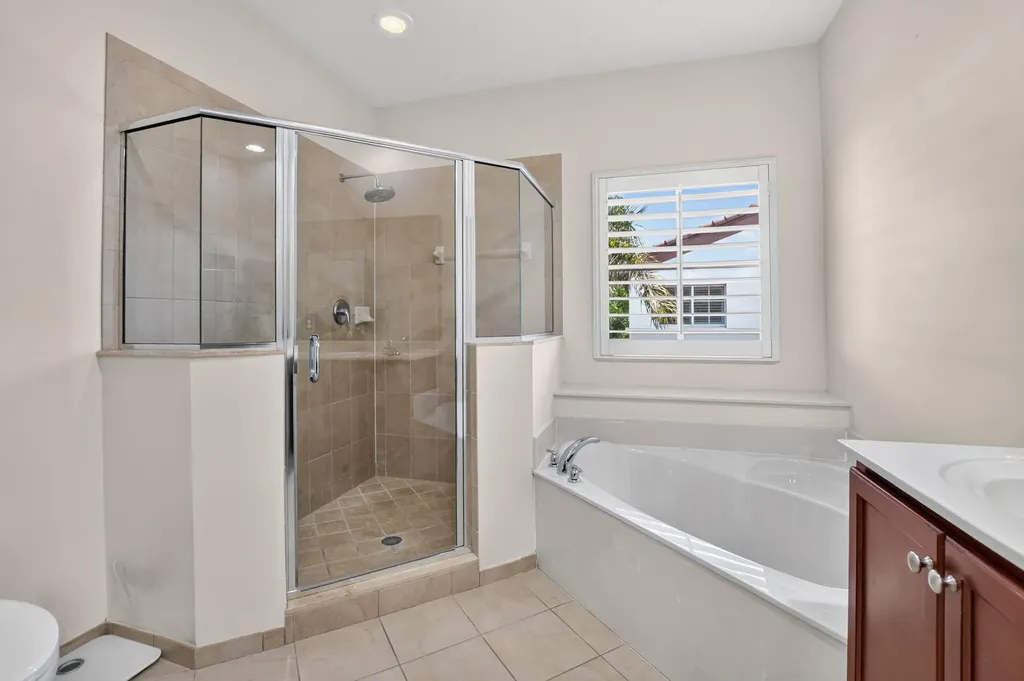 27 NW Hawthorne Place Boca Raton FL 33432
