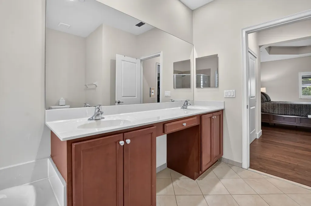 27 NW Hawthorne Place Boca Raton FL 33432