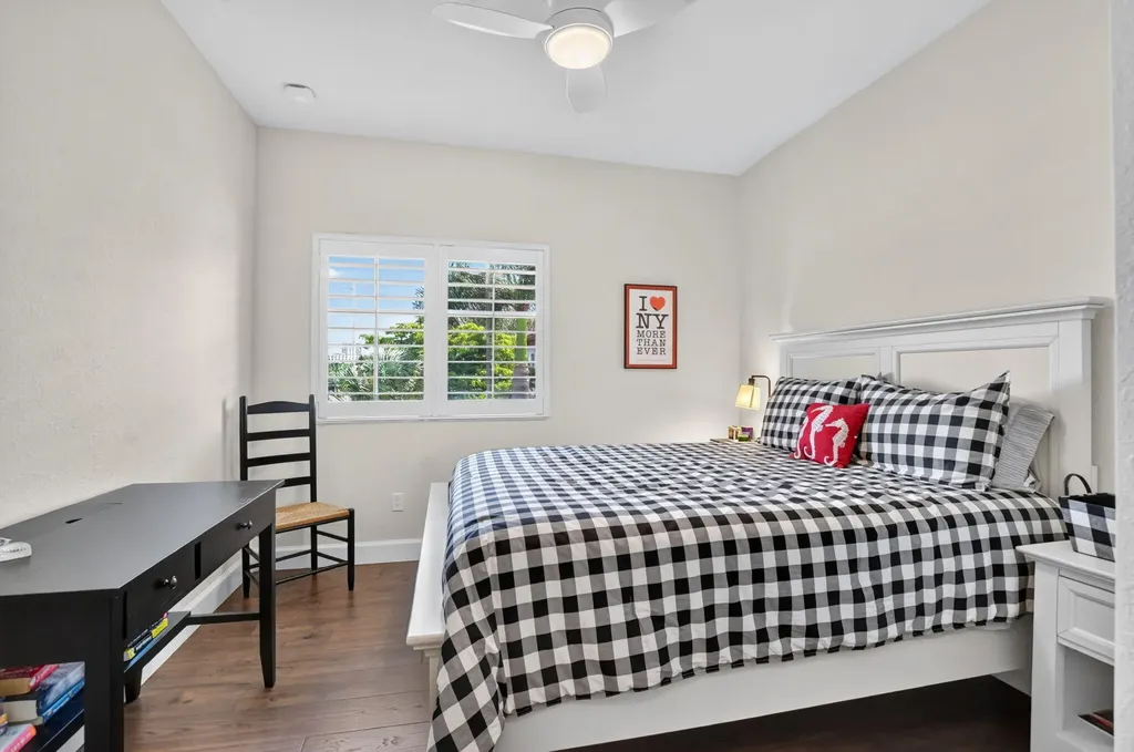27 NW Hawthorne Place Boca Raton FL 33432