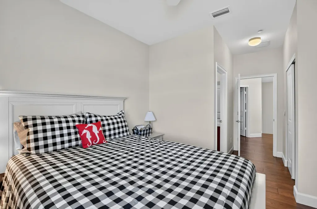 27 NW Hawthorne Place Boca Raton FL 33432