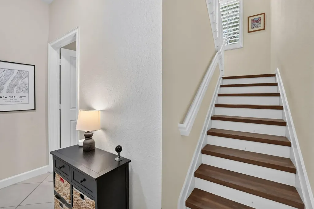 27 NW Hawthorne Place Boca Raton FL 33432