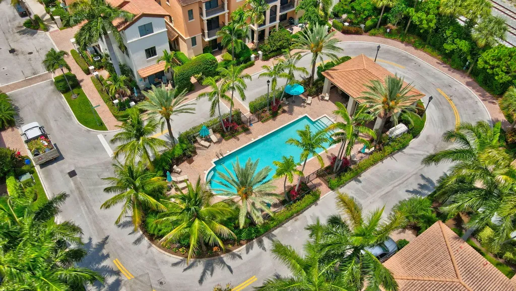 27 NW Hawthorne Place Boca Raton FL 33432