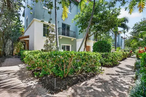 27 NW Hawthorne Place Boca Raton FL 33432
