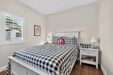 27 NW Hawthorne Place Boca Raton FL 33432